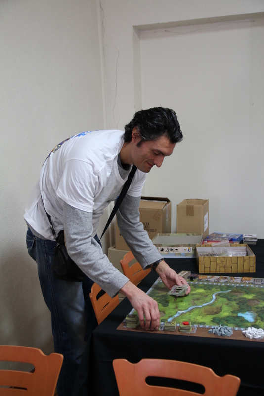 Atalia prépare son stand