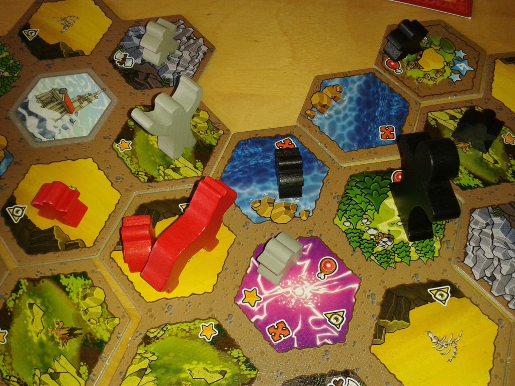 Ça sent la baston ! Si j'avance mon chien sur la sorte de Yéti grisâtre, ça va le projeter sur la montagne de derrière et écraser l'adorateur ennemi qui s'y trouve... Ouais, je crois que je vais faire ça.