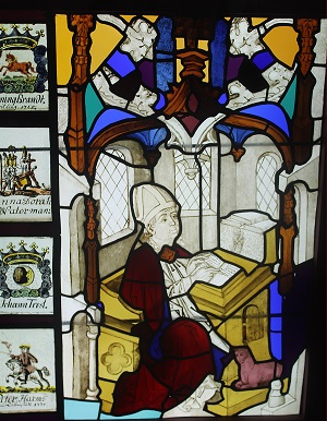 Azul-Sintra,_Palácio_Nacional_da_Pena,_stained_glass_window-3