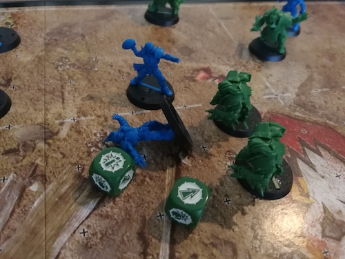 On lance des dès de blocage pour faire tomber et/ou repousser l'adversaire