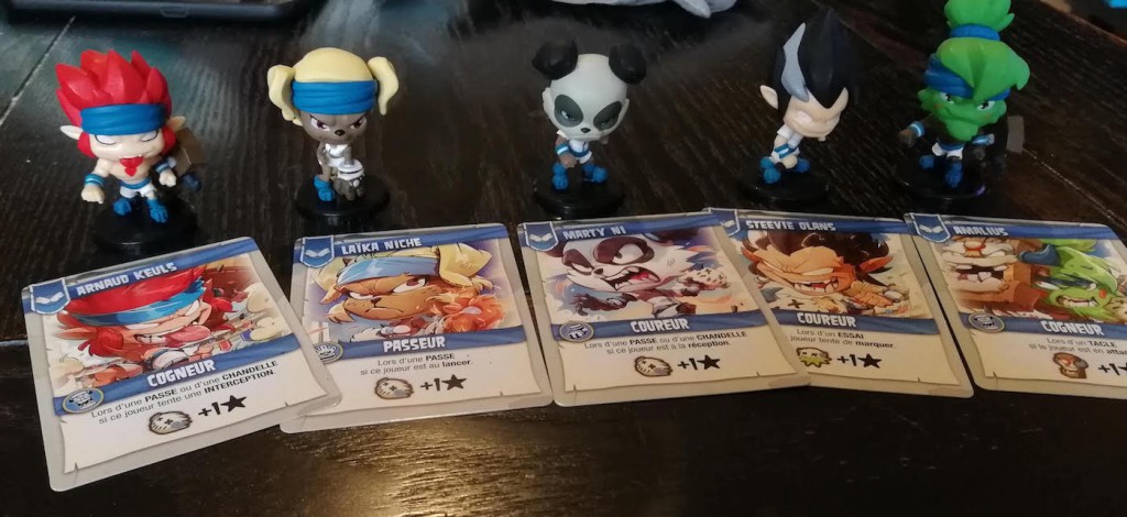 l'Équipe avec ses cartes et ses figurines