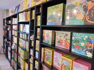 Et en face le coin pour les plus jeunes est aussi bien fourni.