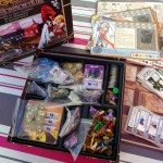 Boite d'argent débordant de matériel