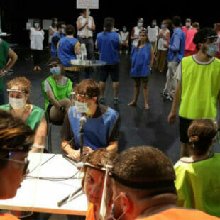 Virus, la pièce de théâtre par Kaedama