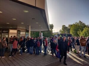 Premier jour, déjà du monde dehors